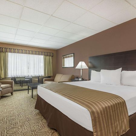 Ramada By Wyndham Paintsville Hotel & Conference Center Extérieur photo