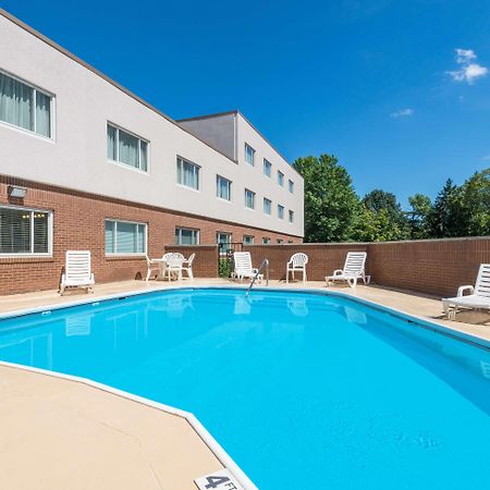 Ramada By Wyndham Paintsville Hotel & Conference Center Extérieur photo