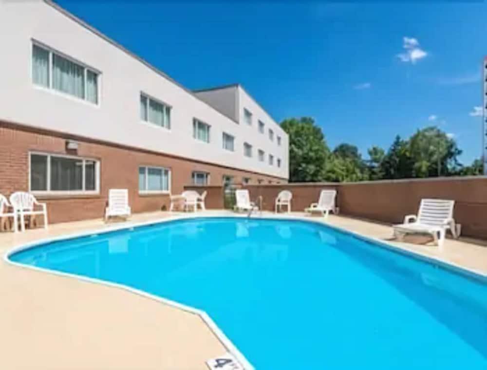 Ramada By Wyndham Paintsville Hotel & Conference Center Extérieur photo