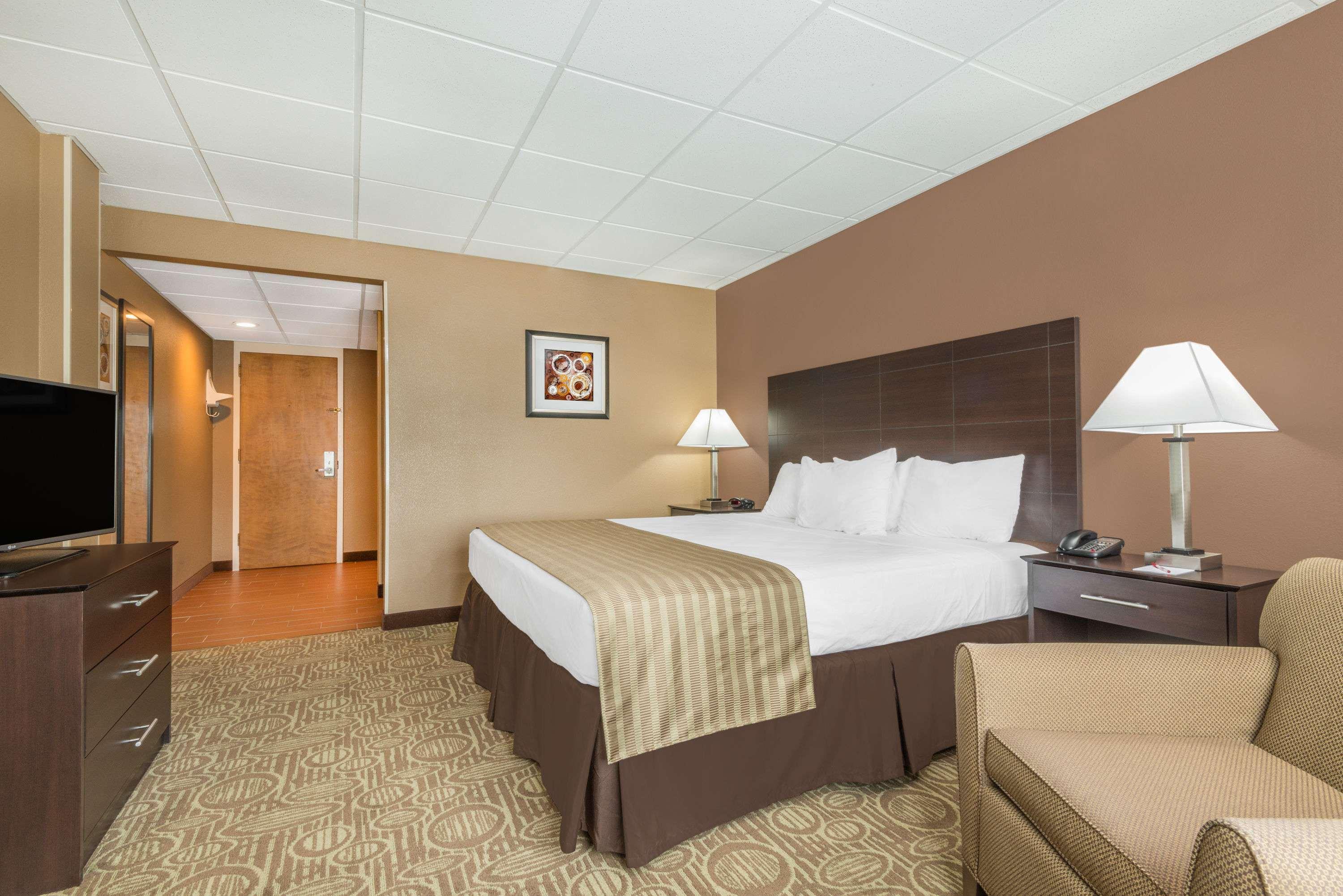 Ramada By Wyndham Paintsville Hotel & Conference Center Extérieur photo