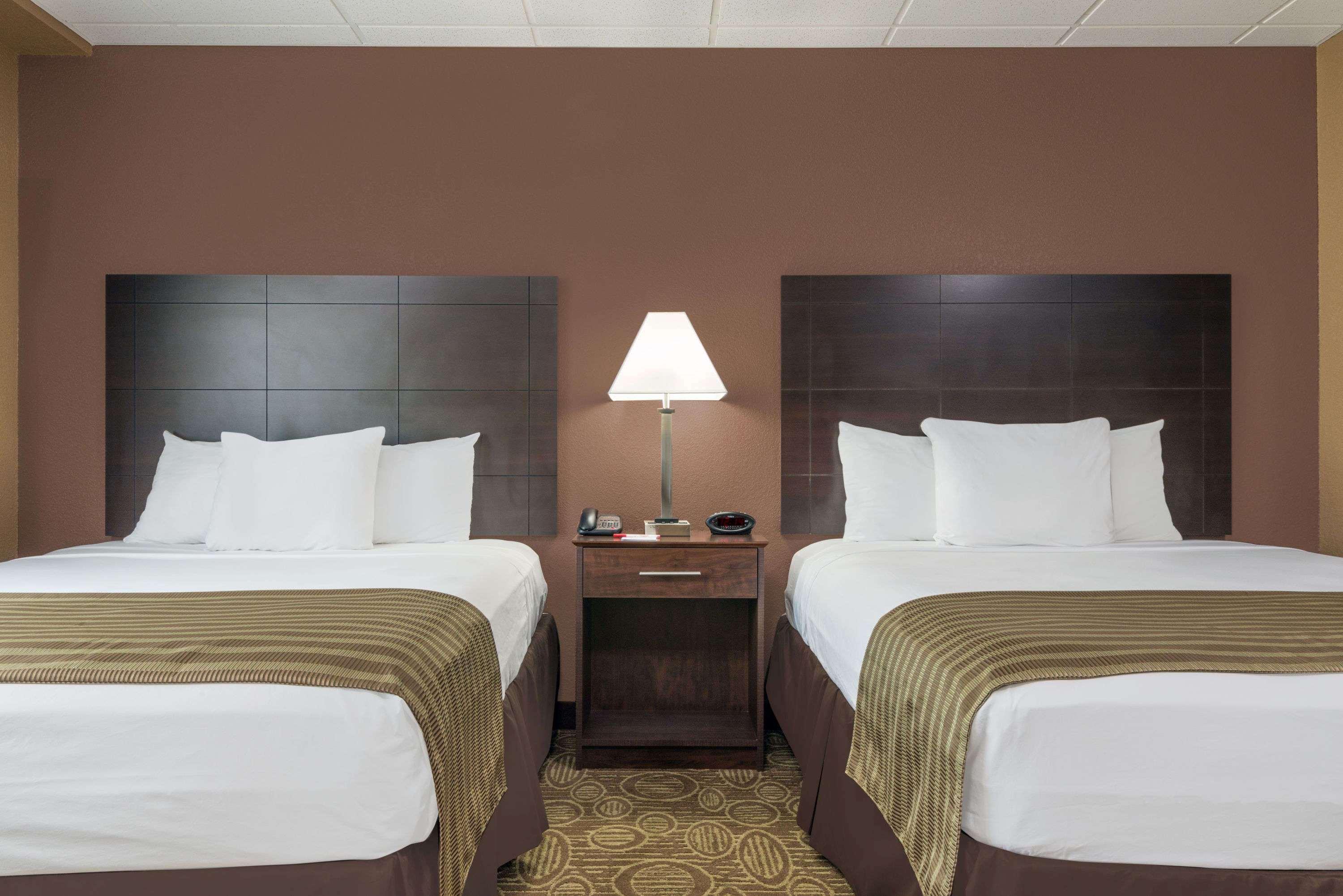 Ramada By Wyndham Paintsville Hotel & Conference Center Extérieur photo