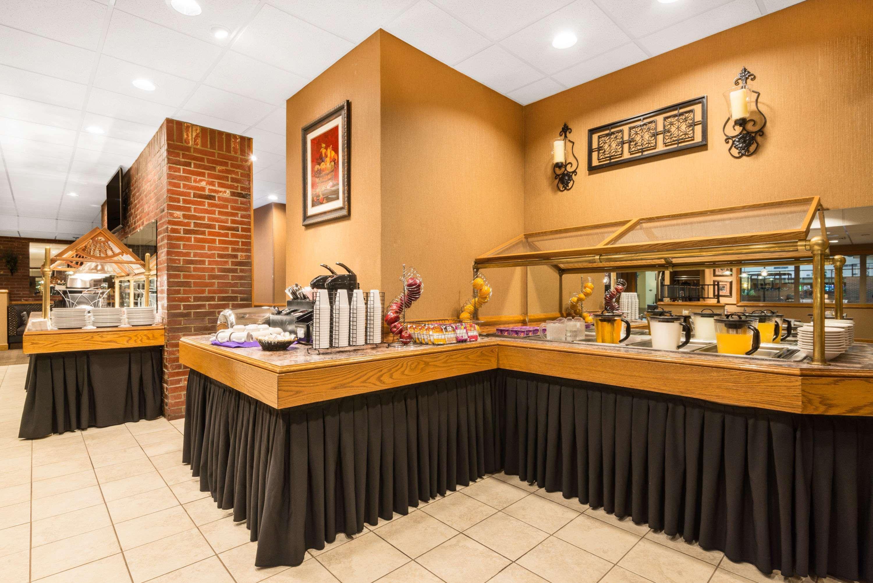Ramada By Wyndham Paintsville Hotel & Conference Center Extérieur photo